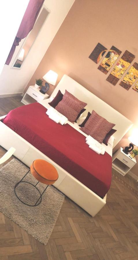 Domus Luigi Leone II Bed & Breakfast Naples Exterior photo