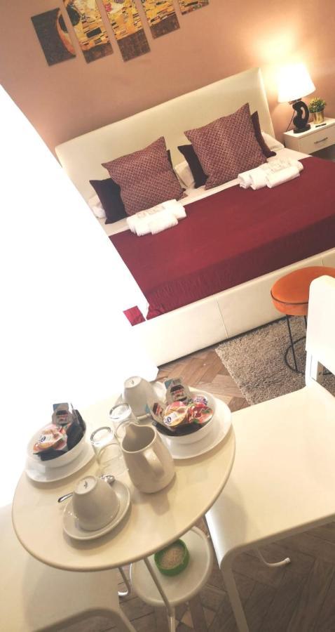 Domus Luigi Leone II Bed & Breakfast Naples Exterior photo
