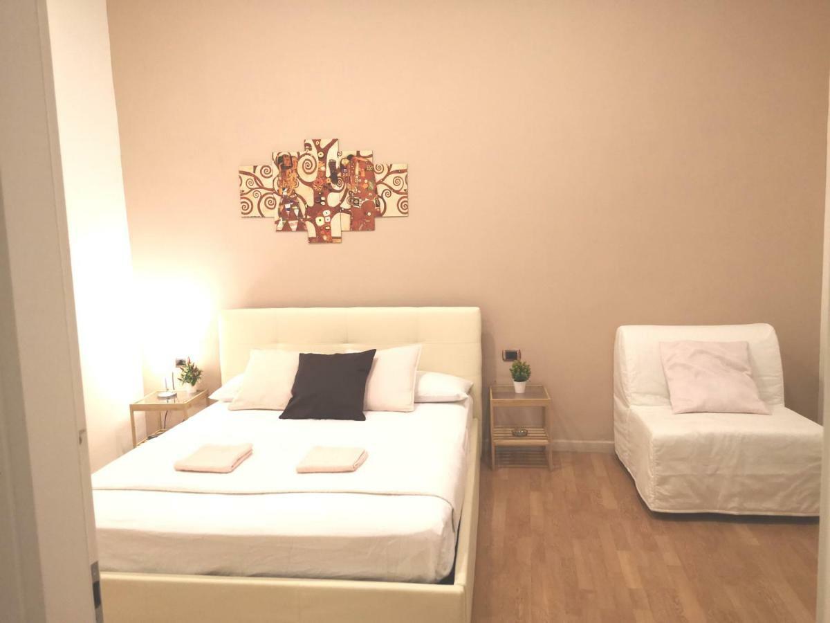 Domus Luigi Leone II Bed & Breakfast Naples Exterior photo