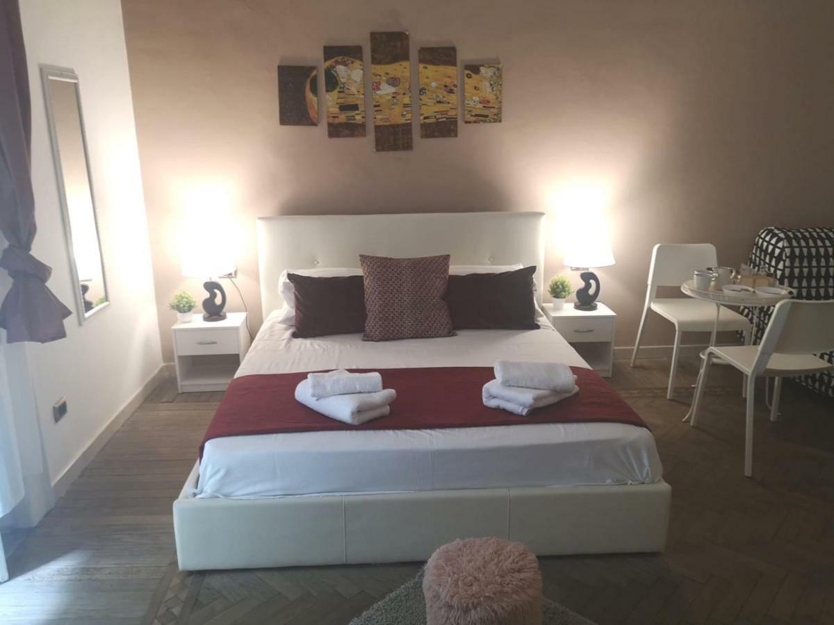 Domus Luigi Leone II Bed & Breakfast Naples Exterior photo