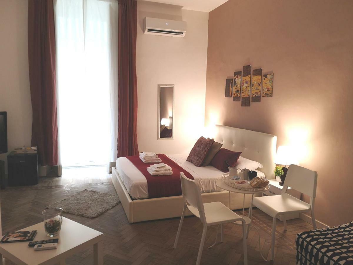 Domus Luigi Leone II Bed & Breakfast Naples Exterior photo