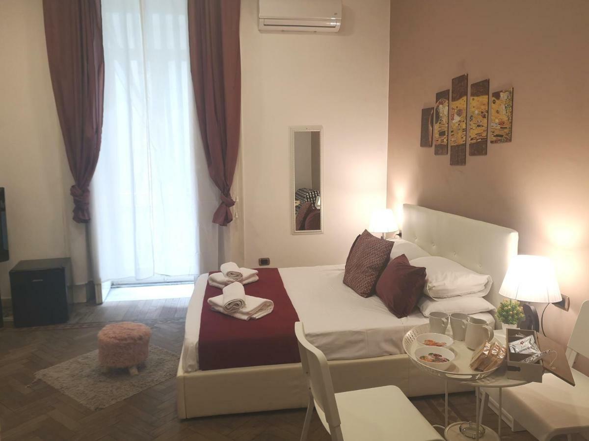 Domus Luigi Leone II Bed & Breakfast Naples Exterior photo