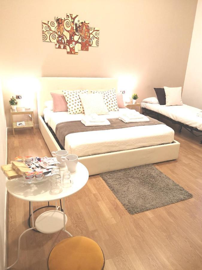 Domus Luigi Leone II Bed & Breakfast Naples Exterior photo
