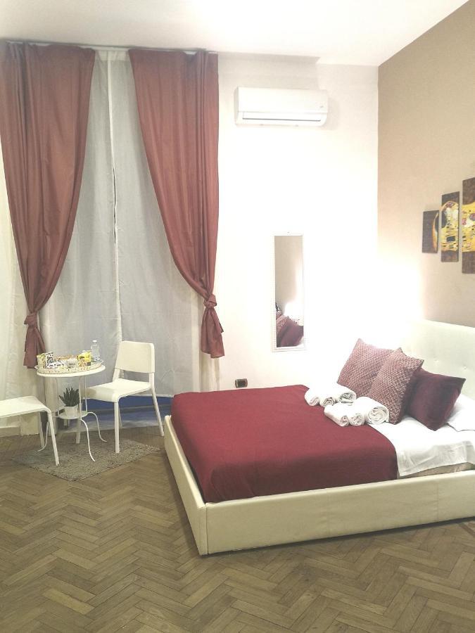 Domus Luigi Leone II Bed & Breakfast Naples Exterior photo